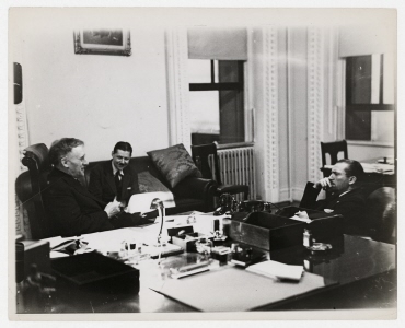 Im State Department Washington D.C., der amerikanische Außenminister Henry L. Stimson und der italienische Botschafter Dino Grandi im Gespräch
