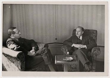 René Massigli und Hugh Wilson während der Abessiniendebatten im Gespräch in Genf