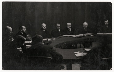 Kabinett Müller, Besprechung im Konferenzraum der Alten Reichskanzlei in Berlin unter Vorsitz von Reichskanzler Hermann Müller