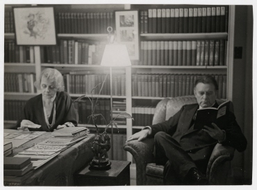 Senator William Borah und seine Frau in der Bibliothek, USA