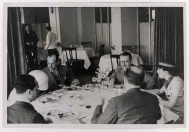 Die polnische Delegation während eines Dinners im Carlton Hotel in Genf