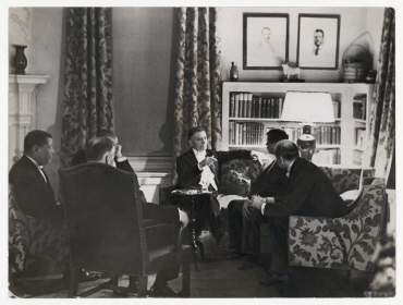 Besprechung zwischen dem französischen Ministerpräsidenten Pierre Laval und dem amerikanischen Vorsitzenden des Senatsausschusses für auswärtige Politik Senator Borah, Washington D.C.