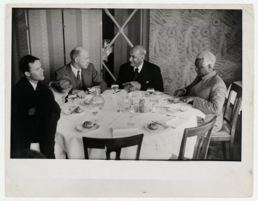 Mitglieder der abessinischen Delegation beim Lunch im Carlton Hotel in Genf
