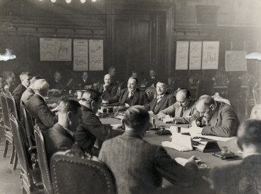 Eine Sitzung des Auswärtigen Ausschusses des Reichstags in Berlin