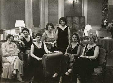 Damengesellschaft in der deutschen Botschaft in Washington D.C.