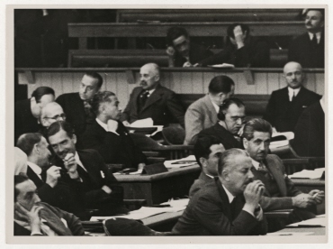 Anthony Eden und Lord Stanhope während einer Sitzung des Völkerbundes in Genf