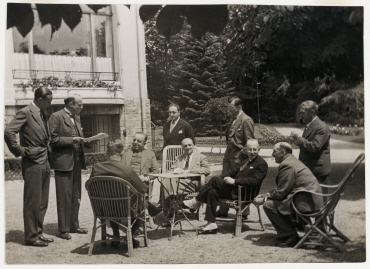 Deutsche Journalisten im Savoy Hotel während der Lausanner Abrüstungskonferenz