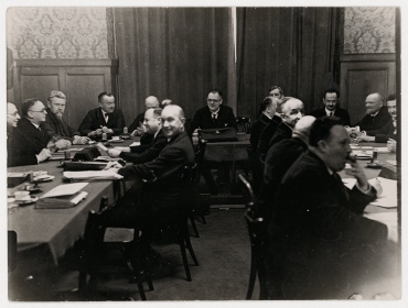 Kabinett Müller, die Sonntags-Besprechung der Parteiführer mit dem Reichskabinett im Zeppelinzimmer des Reichstages in Berlin