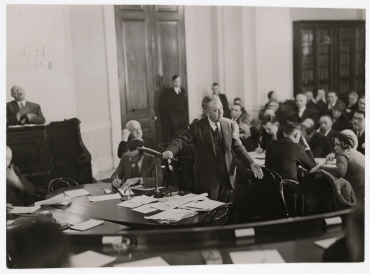Senator John E. Rankin spricht während der Anhörung zum Hoover Moratorium, Washington D.C.