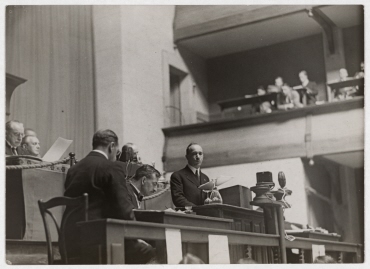 Edvard Beneš während einer Rede im Völkerbund in Genf
