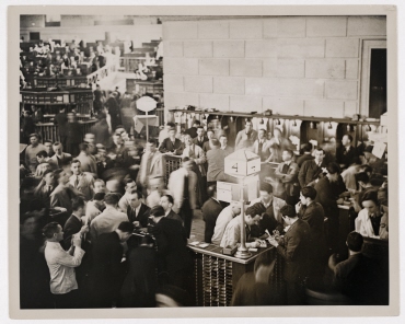 Makler beobachten die Kursnotierung an der Börse, New York Curb Exchange