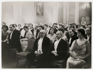 Konzertpublikum des Pianisten Walter Gieseking in der deutschen Botschaft in Washington D.C.
