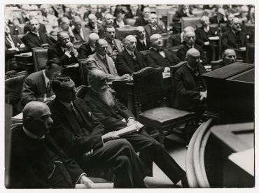 Sitzungsteilnehmer des Zentralverbandes des Deutschen Bank- und Bankiergewerbes im Plenarsaal des Reichstages, Berlin