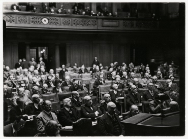 Zentralverband des Deutschen Bank- und Bankiergewerbes im Plenarsaal des Reichstages, Aufnahme der Sitzungsteilnehmer, Berlin