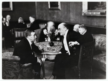 Britische Politiker in Berlin, Arthur Henderson und Dr. Heinrich Brüning im Gespräch