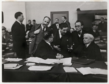 Die französische Delegation in der Sitzungspause während der Lausanner Abrüstungskonferenz