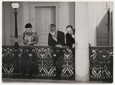 Lausanner Abrüstungskonferenz. Der britische Premierminister Ramsay MacDonald mit seiner Tochter und seinem Privatsekretär im Hotel Beau Rivage