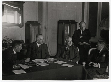 Lausanner Abrüstungskonferenz. Die deutsche Delegation bei Ramsay MacDonald im Hotel Beau Rivage