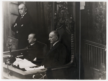 Der dritte Vizepräsident Walter Graef und Reichstagsdirektor Geheimrat Galle während einer Reichstagssitzung, Berlin