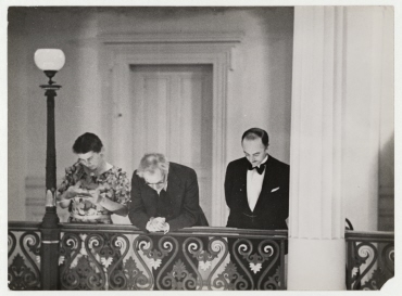 Lausanner Abrüstungskonferenz. Der britische Premierminister Ramsay Macdonald mit seiner Tochter und seinem Privatsekretär im Hotel Beau Rivage