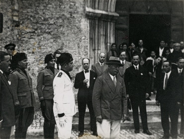 Der italienische Ministerpräsident Benito Mussolini empfängt den deutschen Reichskanzler Dr. Heinrich Brüning in der Villa d'Este in Rom