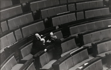 Abgeordnete während einer Verhandlungspause in der Chambre des Députés in Paris