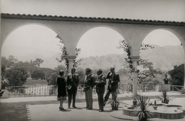 Der russische Filmregisseur F. M. Eisenstein auf dem Landsitz von Mrs. Gillette in der Nähe von Hollywood