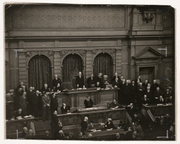 Ordnungsruf des Vizepräsidenten des Reichstages während einer Reichstagssitzung in Berlin