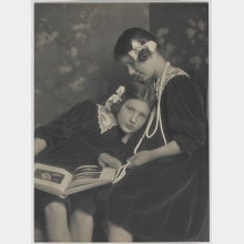 Two Girls of Family von Seefeld, Zehlendorf