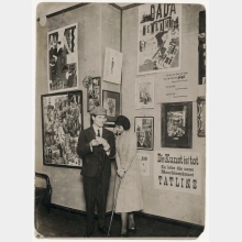 Ohne Titel (Hannah Höch und Raoul Hausmann auf der 1. Internationale Dada-Messe Berlin)