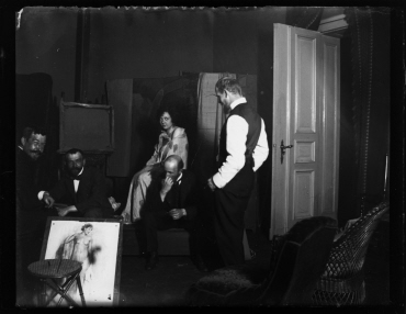 Ohne Titel (Abendakt in einem Maleratelier, links Dr. Adolf Heilborn, Mitte sitzend Fritz Klimsch, rechts Walter Schmarje)