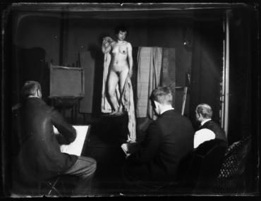 Ohne Titel (Abendakt in einem Maleratelier, Mitte links Fritz Klimsch, rechts Walter Schmarje)