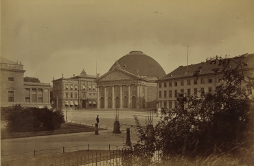 Blick von der Königlichen Bibliothek nach der St. Hedwigs-Kirche
